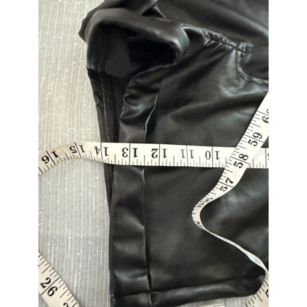 PRETTY LITTLE THING BLACK PLEATHER SHORTS SIZE 2 - Picture 5 of 7